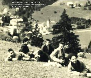 COLO JEUNE FRANCE 1953 repos dans le pre au dessus de St Pierre